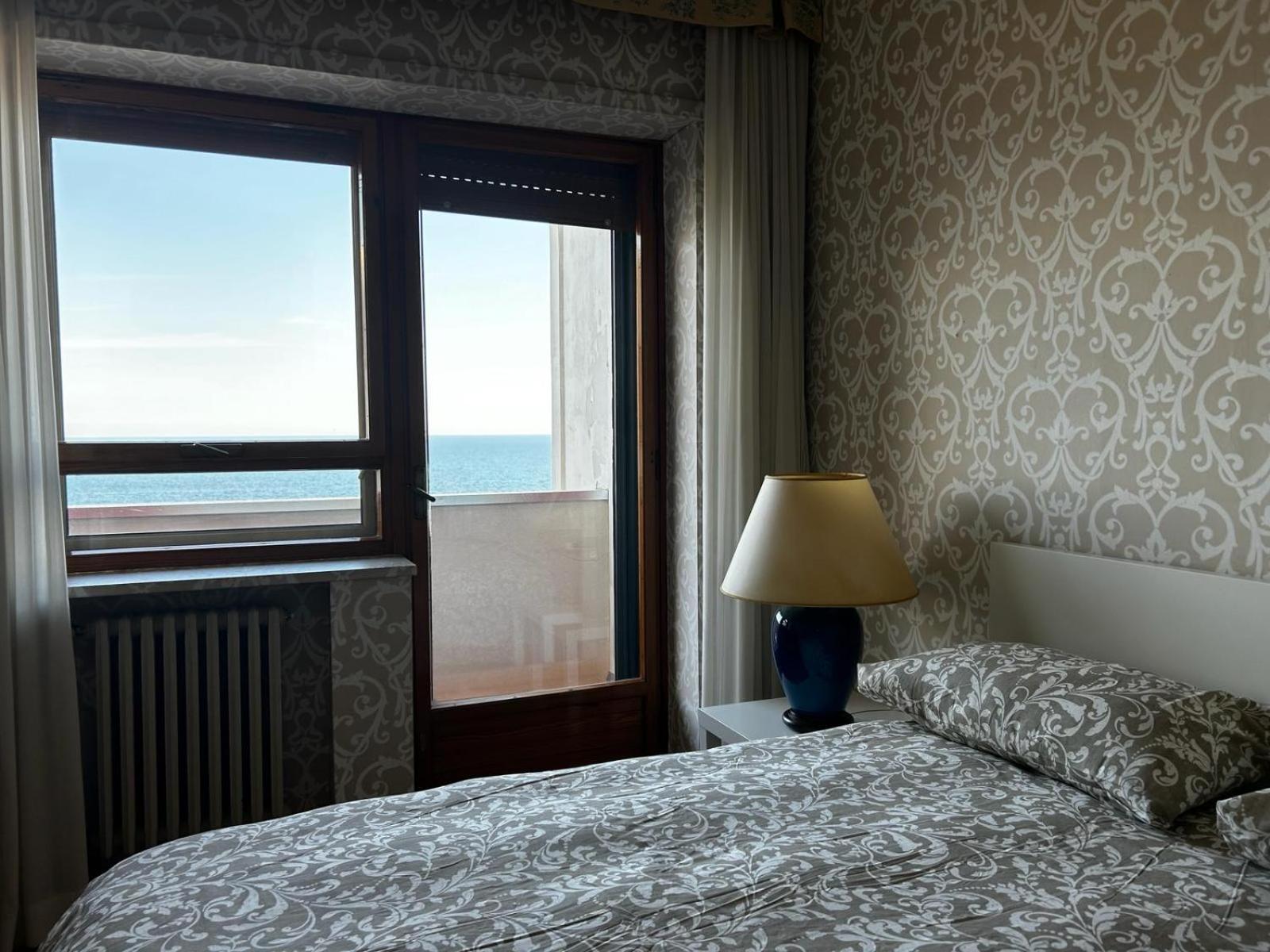 Front Beach Apartment - 3 Bedrooms Bari Dış mekan fotoğraf