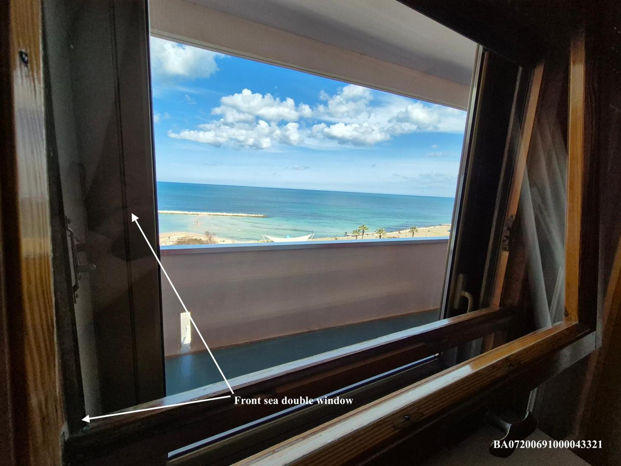 Front Beach Apartment - 3 Bedrooms Bari Dış mekan fotoğraf