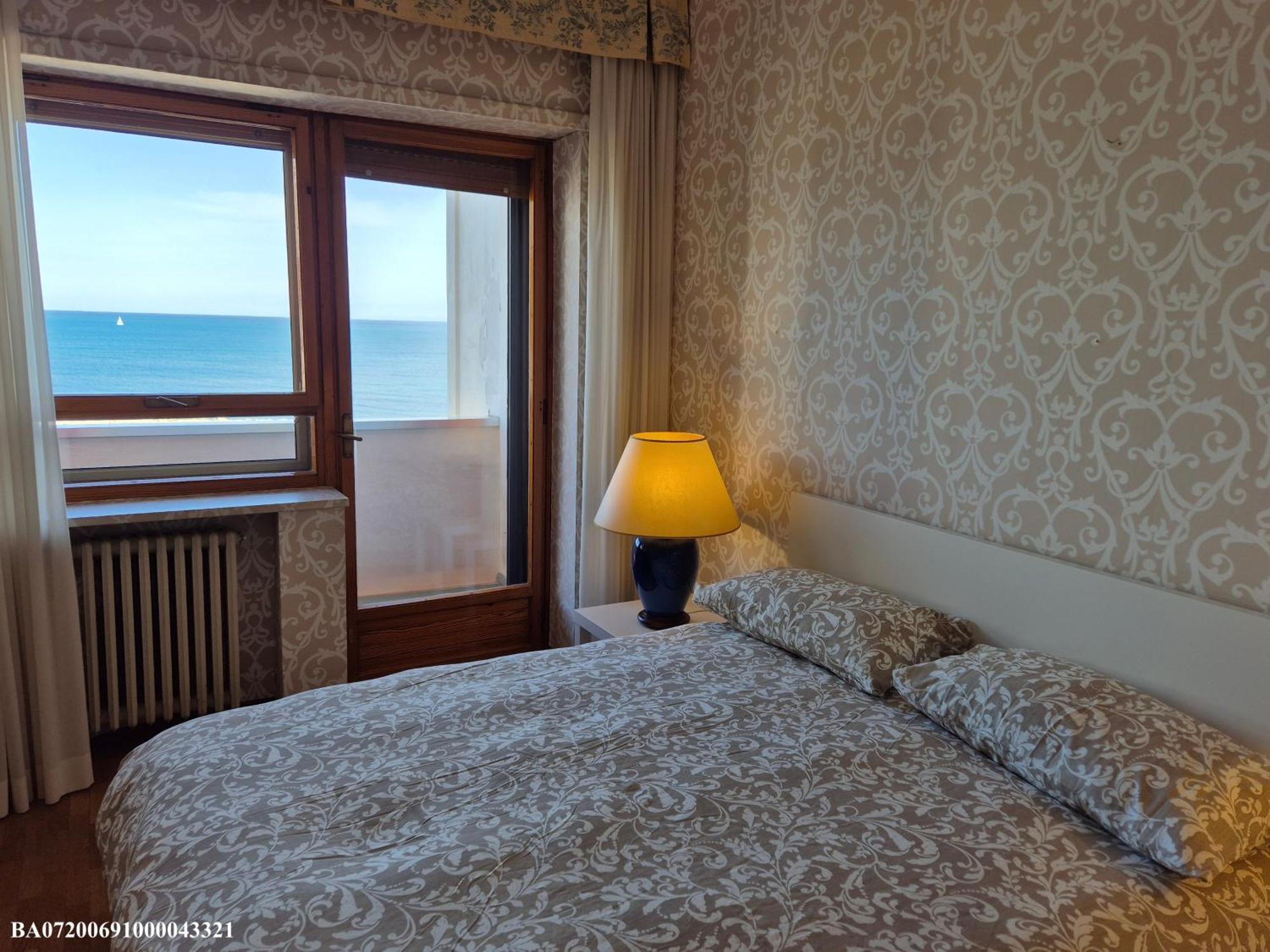 Front Beach Apartment - 3 Bedrooms Bari Dış mekan fotoğraf
