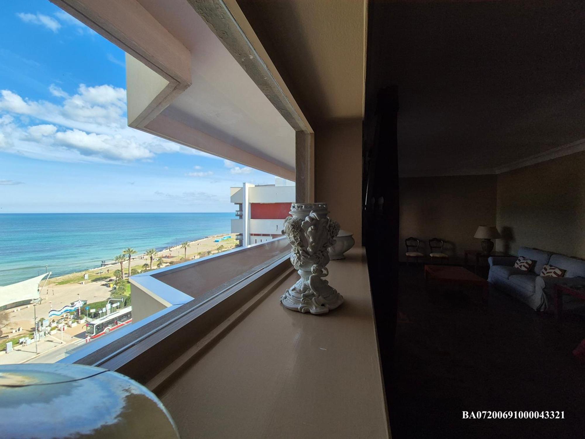 Front Beach Apartment - 3 Bedrooms Bari Dış mekan fotoğraf