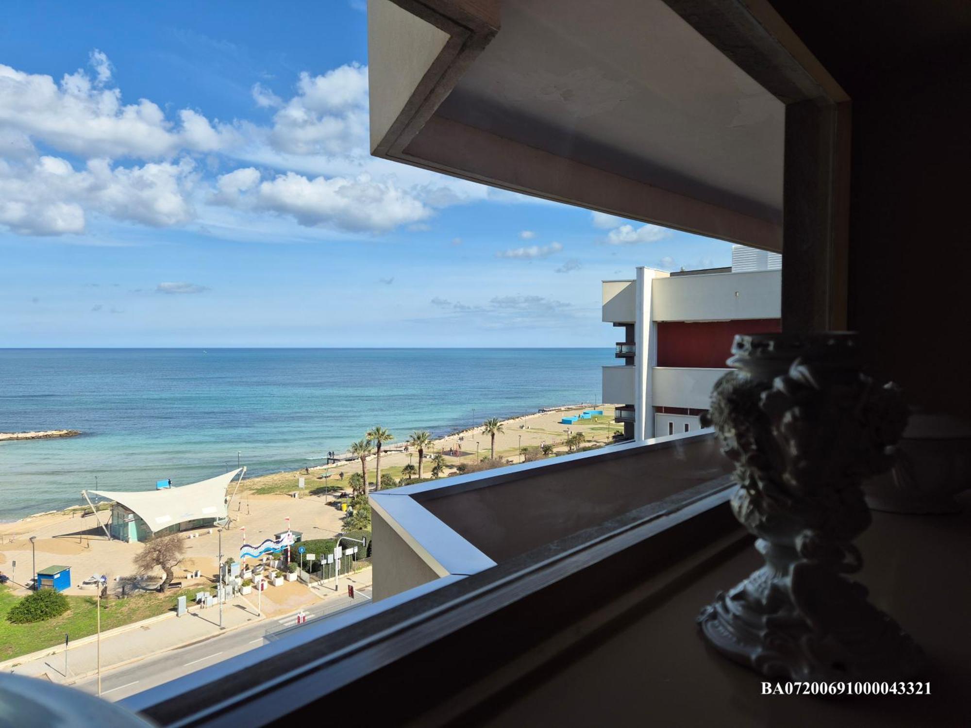 Front Beach Apartment - 3 Bedrooms Bari Dış mekan fotoğraf