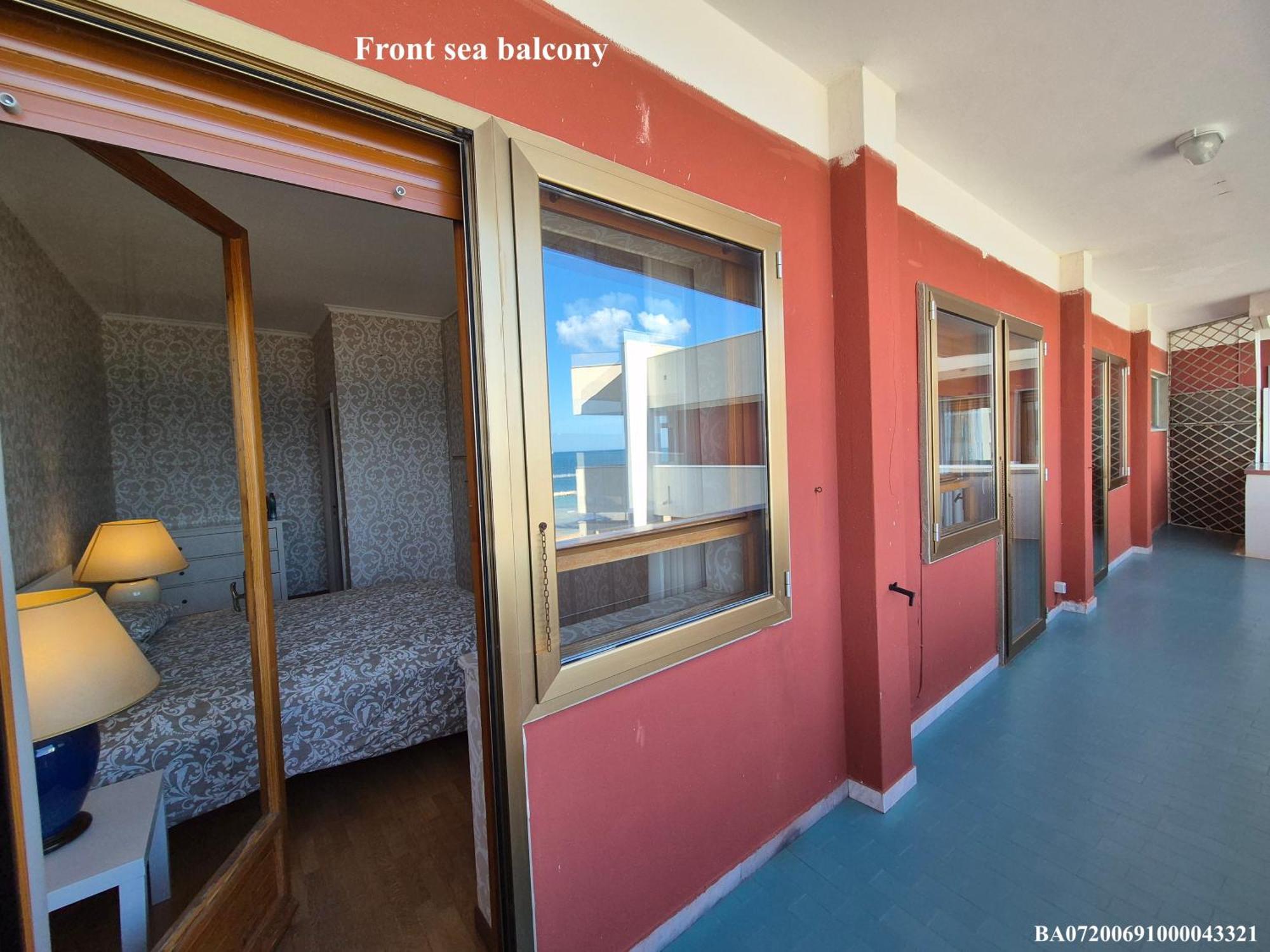 Front Beach Apartment - 3 Bedrooms Bari Dış mekan fotoğraf